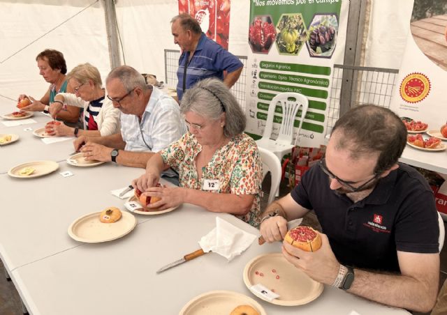 Vicentina Navarro gana el concurso de pelar granada mollar de Elche y el de la más bonita por tercer a&ntilde;o consecutivo - 2, Foto 2