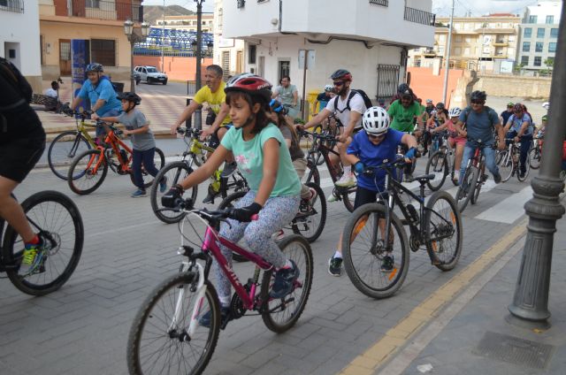 Más de medio millar de personas participan en el ciclopaseo En forma pedaleando organizado por el Ayuntamiento de Puerto Lumbreras - 2, Foto 2