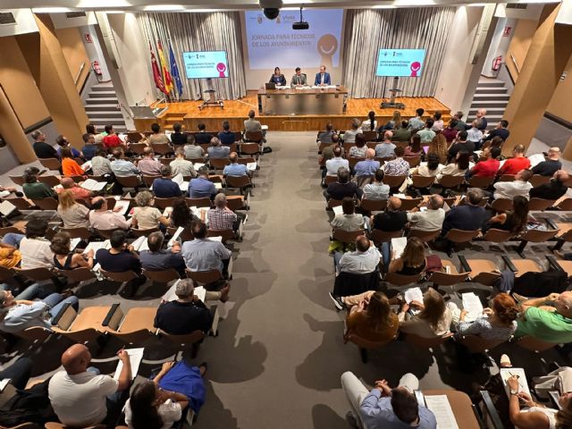 Fomento explica a un centenar de técnicos municipales las medidas para activar suelo destinado a vivienda protegida asequible - 1, Foto 1