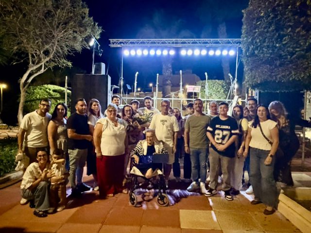 La Loma celebra su tradicional fiesta de barrio con una gran participación vecinal y homenajea a Francisca García Sánchez como Vecina del A&ntilde;o - 2, Foto 2