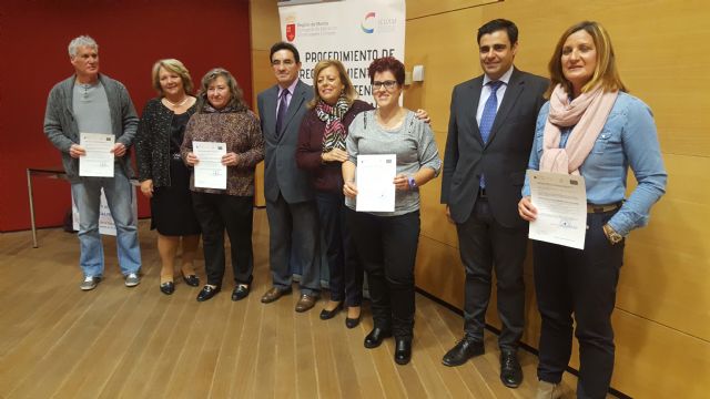 Unas 180 personas obtienen su acreditación en atención sociosanitaria a través del reconocimiento de competencias profesionales - 1, Foto 1