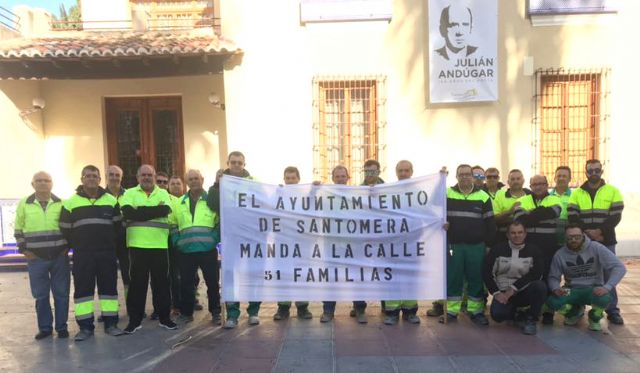 Los trabajadores de ARIMESA se movilizan frente al Ayuntamiento de Santomera porque la alcaldesa socialista pretende el cierre forzoso de la empresa cuando se está tramitando la licencia de actividad definitiva - 1, Foto 1