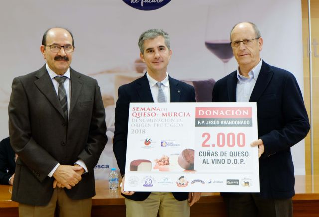 El Consejo Regulador de la Denominación de Origen Protegida Quesos de Murcia dona 2000 cuñas a Jesús Abandonado - 1, Foto 1