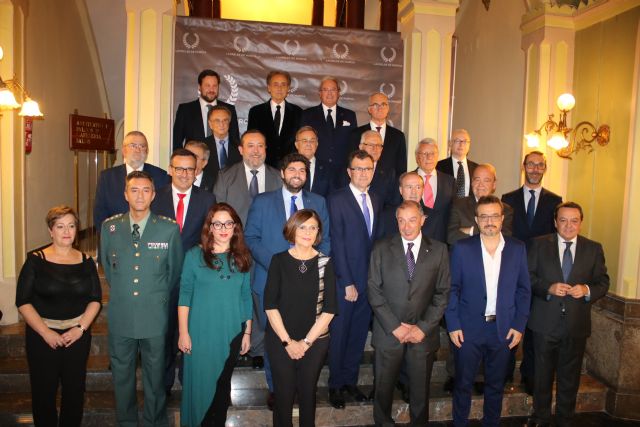 López Miras clausura el acto de entrega de los premios Laureles de Murcia, Foto 1