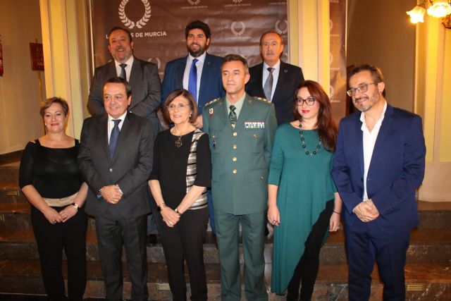 López Miras clausura el acto de entrega de los premios Laureles de Murcia, Foto 2