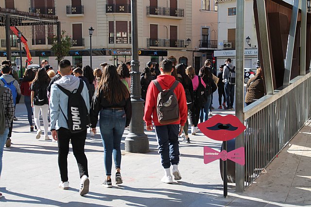 Unos labios rojos contra el absurdo de tirar el chicle al suelo - 1, Foto 1