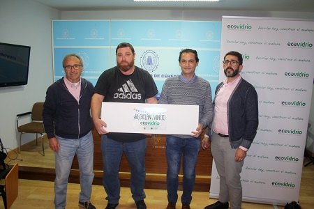 La barraca ‘Los Sarretazos’ gana el premio de ‘La Peña Recicla’ de las Fiestas Patronales 2019 - 1, Foto 1
