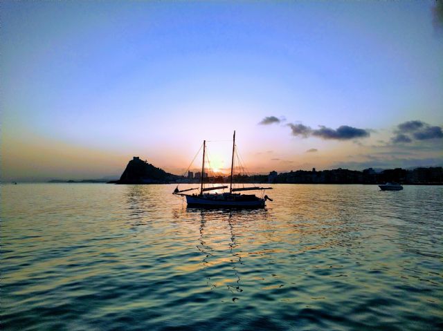 Sonia López logra el primer premio del concurso fotográfico Atardecer desde el mar - 2, Foto 2