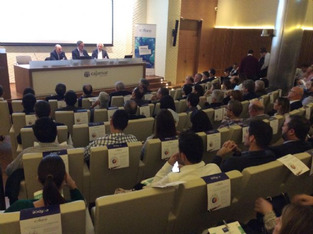 Más de 130 empresarios asisten a la conferencia sobre Riesgo País organizada por Coface y Cajamar - 1, Foto 1