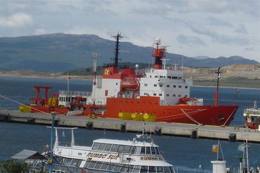 Fomento embarca una estación GNSS en el buque Hespérides con destino a la Antártida - 1, Foto 1