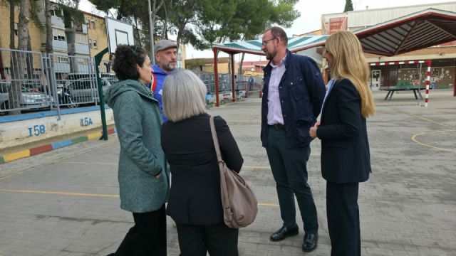 El Plan Foresta llega al CEIP Los Rosales y contribuye a la plantación de nuevo arbolado en el colegio palmareño - 1, Foto 1