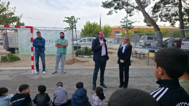 El Plan Foresta llega al CEIP Los Rosales y contribuye a la plantación de nuevo arbolado en el colegio palmareño - 2, Foto 2