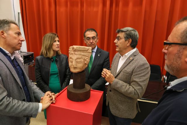 Restauran un modillón antropomorfo de la Torre Alfonsina encontrado en el esquinazo exterior de la ermita del Cristo de la Carrera - 1, Foto 1
