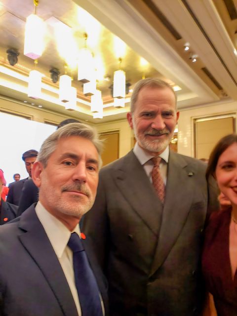 Los Reyes de España culminan su visita oficial a China con un encuentro con la comunidad española en Pekín - 2, Foto 2