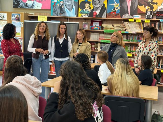 El Ayuntamiento de Murcia premia al CEIP Andrés Baquero y al IES Mariano Baquero Goyanes en la X edición de los concursos Educando para la Igualdad y Construyendo la Igualdad - 3, Foto 3
