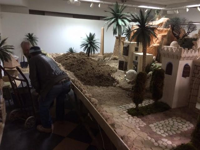 Operarios municipales trabajan ya en la construcción del nuevo Belén municipal 2016, Foto 6