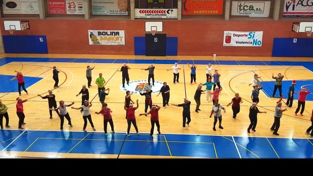 Más de 1.000 deportistas molinenses se suman al Flashmob propuesto por la Concejalía de Deporte y Salud del Ayuntamiento de Molina de Segura para felicitar la Navidad y el Año Nuevo 2017 - 1, Foto 1
