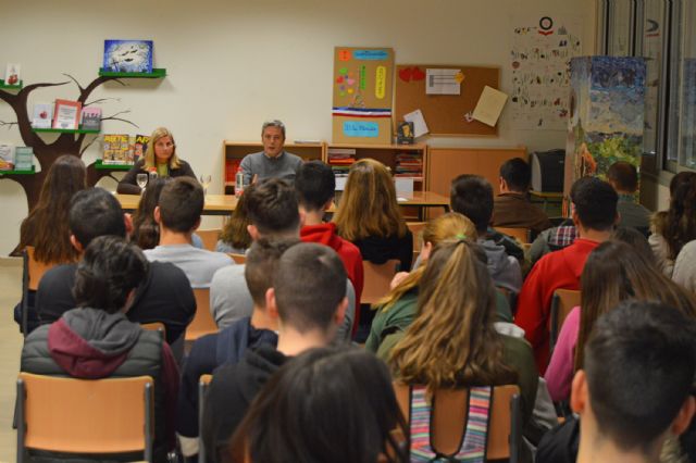 El director del diario 'La Verdad' imparte una charla literaria en el IES 'La Florida' - 2, Foto 2