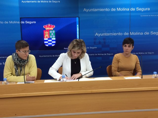 El Ayuntamiento de Molina de Segura y la Protectora de Animales de la localidad firman dos convenios para la protección de animales y el fomento de su adopción, y el control de colonias felinas - 1, Foto 1