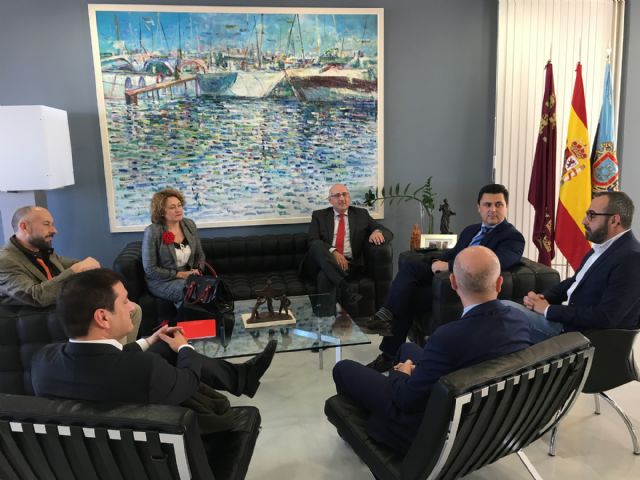 La Fundación Banco de Santander entrega los 6000 euros en metálico y 1700 en libros, del Premio concedido a la biblioteca de San Javier - 2, Foto 2