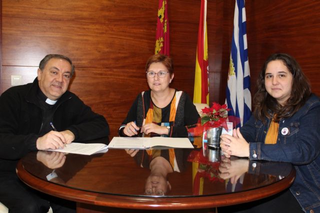 El Ayuntamiento firma convenio de 10.000 euros para colaborar con la rehabilitación del atrio de la Iglesia Mayor de Santiago - 1, Foto 1