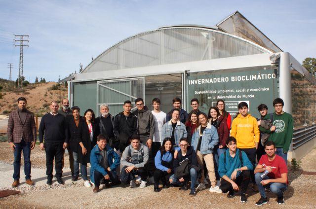 La UMU muestra sus instalaciones de energías renovables a estudiantes de Química en el marco de ODSesiones - 1, Foto 1