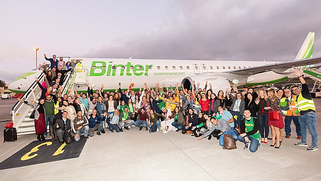 Trabajadores de Binter son los primeros pasajeros del nuevo avión Embraer E195-E2 - 1, Foto 1