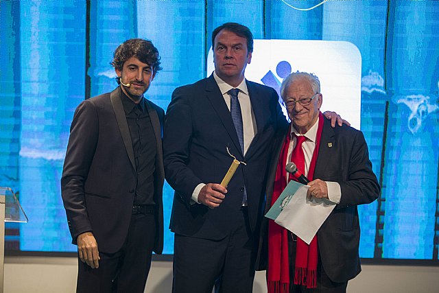 La Fundacin de Trabajadores de eLPOZO ALIMENTACIN, premiada por El Mundo ZEN Adecco por su iniciativa solidaria, Foto 1
