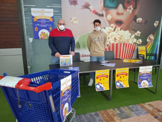 El Paso Blanco recoge juguetes y material escolar a favor de Cruz Roja - 2, Foto 2