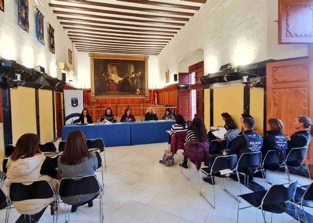 El Ayuntamiento de Caravaca reúne a la Mesa Local de Violencia de Género para hacer balance del trabajo realizado y planificar nuevas actuaciones en materia de prevención - 1, Foto 1