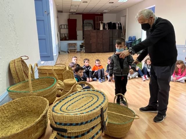 Los alumnos del CEIP San Juan de las Águilas aprenden el arte del esparto - 2, Foto 2