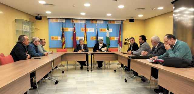 El presidente de la CHS mantiene una reunión de trabajo con la Comunidad de Regantes de Aledo - 2, Foto 2