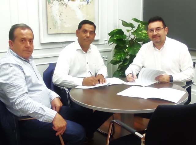 El Ayuntamiento firma el convenio de colaboración con la IGP Melocotón de Cieza - 1, Foto 1