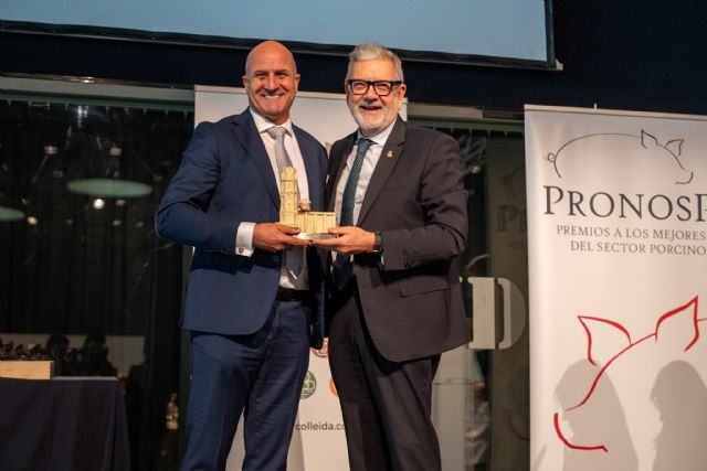 El director de Operaciones de ElPozo Alimentacin, Juan Pedro Florido consolida su posicin como mejor analista del mercado porcino espaol al ganar un nuevo oro en los premios de Mercolleida, Foto 2