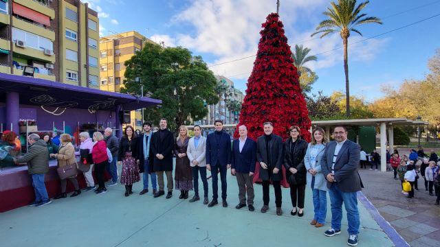 Reparto de flores de Pascua en Plaza de España de Molina de Segura - 2, Foto 2