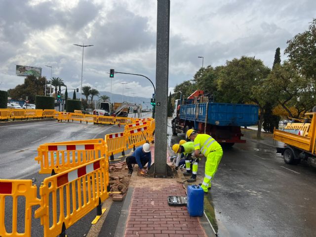 El Ayuntamiento desvía el tráfico en un tramo de la Avenida Miguel Induráin por incidencia de la calzada - 1, Foto 1