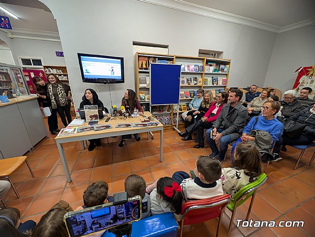 Una tarde de Super Pés: Patricia Salas y Eulalia Inés Baños presentan el cuento ilustrado Mamá, mamá, ¿será niño o niña? - 2, Foto 2