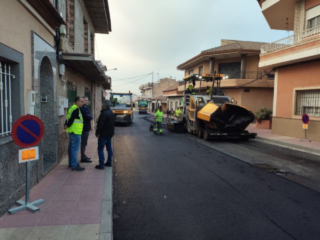 El Ayuntamiento renueva el asfalto en la calle Las Casas de Sangonera la Verde mejorando la seguridad de los usuarios - 1, Foto 1