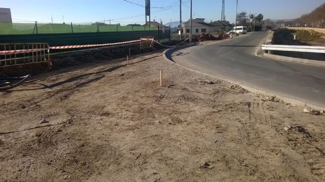 Las gestiones de IU-Verdes logran que se amplíe la calzada en la conexión de la rotonda de San Fernando con el Camino del Quijero - 2, Foto 2