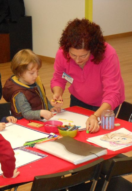 Los niños torreños dibujan el cartel de la procesión infantil de la Semana Santa - 1, Foto 1
