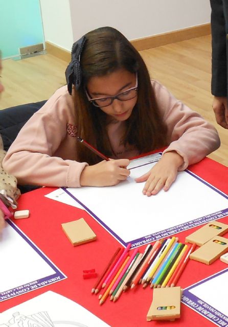 Los niños torreños dibujan el cartel de la procesión infantil de la Semana Santa - 4, Foto 4