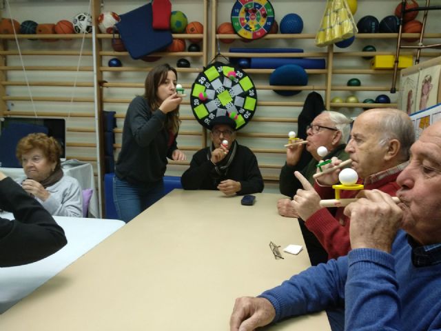 La labor del logopeda en los enfermos de alzhéimer ayuda a estimular habilidades lingüísticas y mejora la comunicación de los pacientes - 1, Foto 1