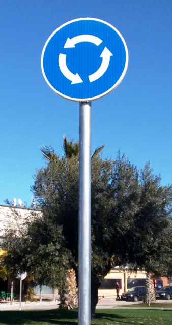 El Ayuntamiento repone y coloca 114 señales verticales de tráfico en los polígonos industriales - 1, Foto 1