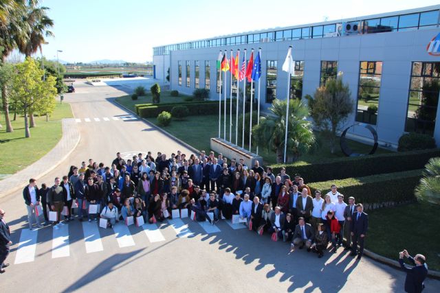 Estudiantes de Alhama comparten su vocacin con el ministro Pedro Duque, Foto 1
