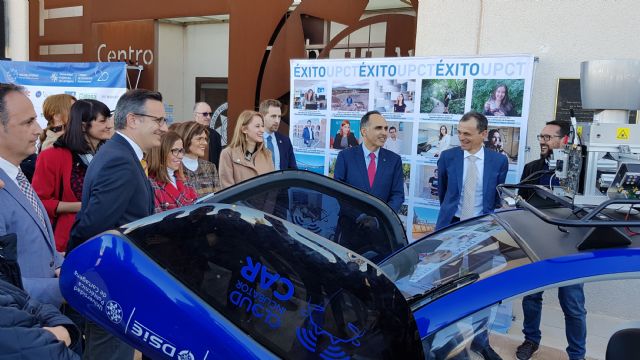 Estudiantes de Alhama comparten su vocacin con el ministro Pedro Duque, Foto 4
