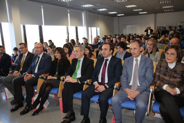 Estudiantes de Alhama comparten su vocacin con el ministro Pedro Duque, Foto 6