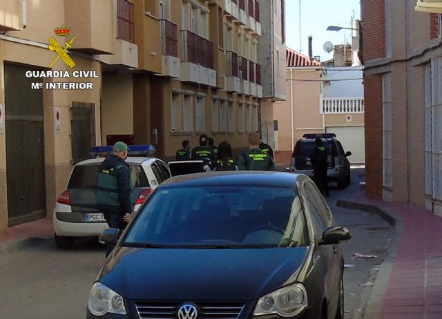La Guardia Civil desmantela en Murcia un grupo delictivo dedicado a cometer estafas a través de internet - 1, Foto 1