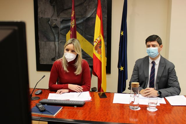  La consejera de Empresa, Industria y Portavocía, Ana Martínez Vidal, junto al secretario general de la Consejería, José Gabriel Sánchez   , Foto 1