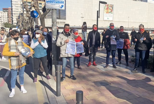 Los hosteleros se concentran ante San Esteban para denunciar el maltrato al sector - 1, Foto 1