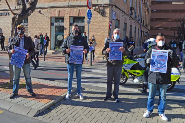 Los hosteleros se concentran ante San Esteban para denunciar el maltrato al sector - 2, Foto 2